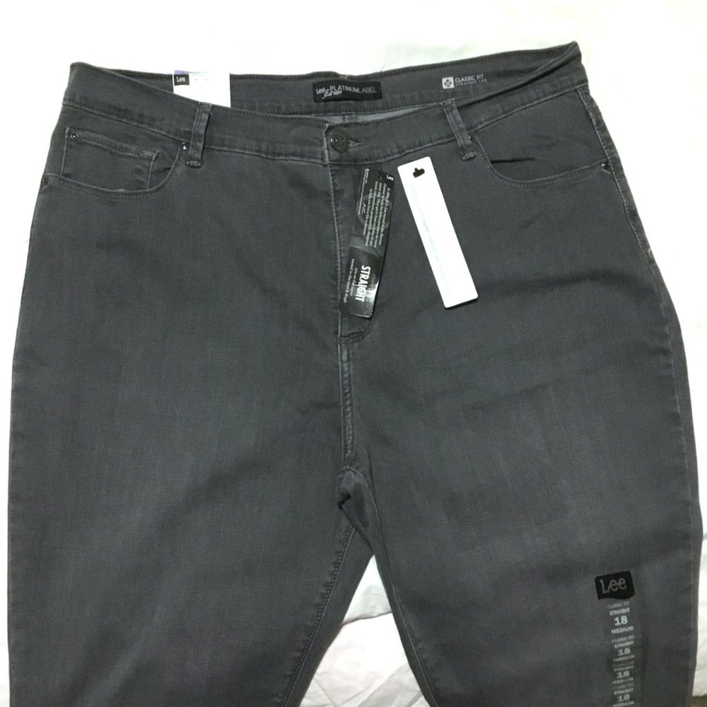 NWT Lee Platinum Label Classic Fit Straight Leg